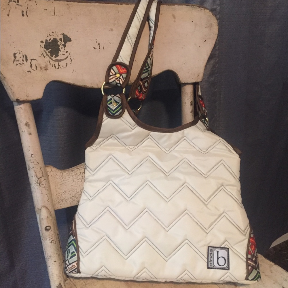 👜 Cinda B quilted cream-colored purse 👜